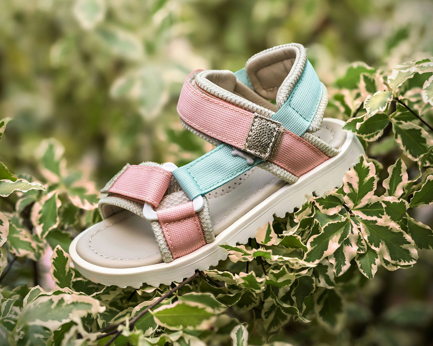 stones-and-bones-D73BPVGZfQo-unsplash